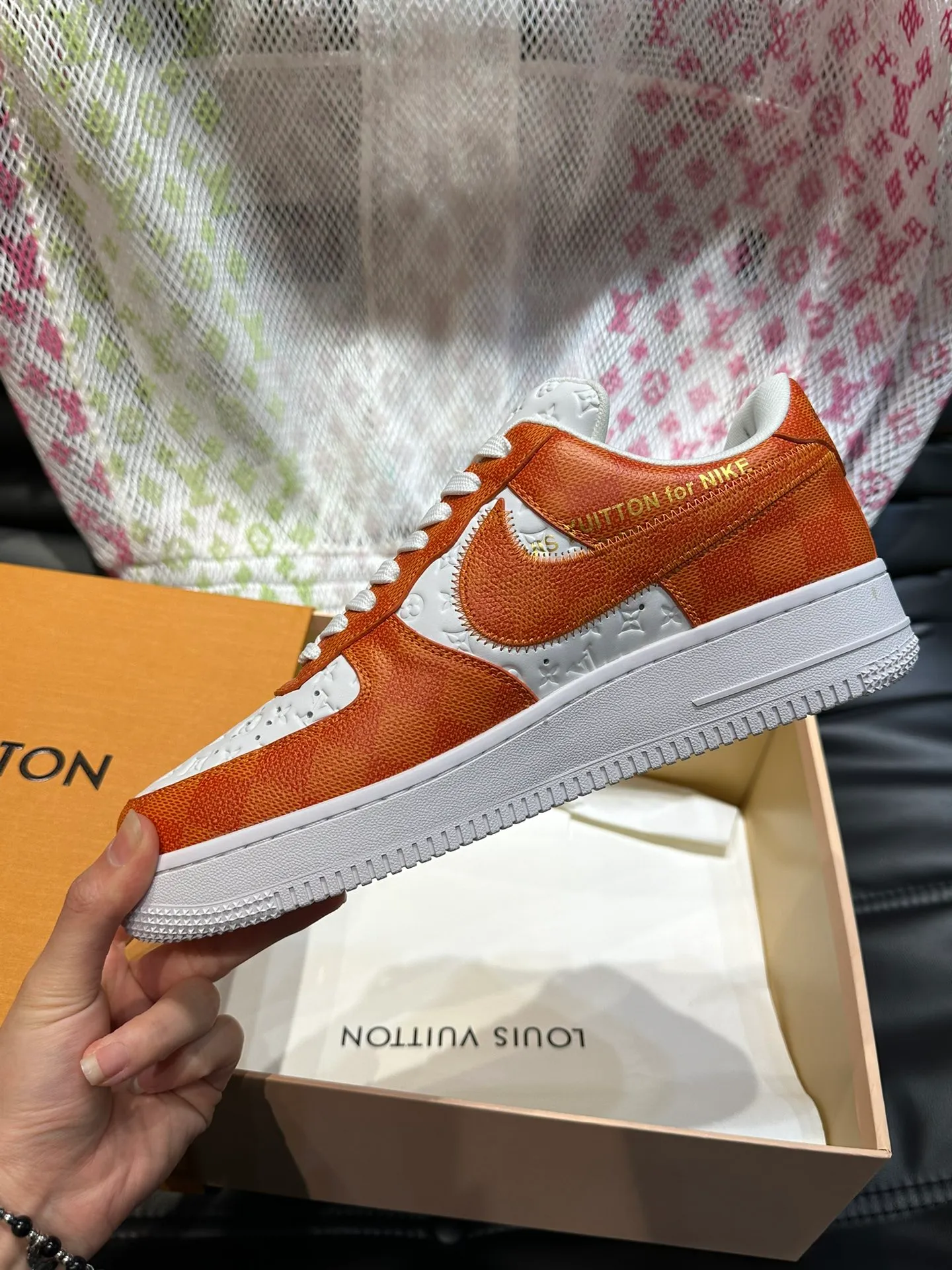 p440《*OUIS *UITTO*》x OFF-WHITE x Nike tripartite collaboration! Trendy and cool men's casual sports shoes with unrivaled color matching. The design idea basically continues the style of THE TEN. The Swoosh line and tongue label have a very familiar visual effect and are both fashionable and trendy! A must-have for fashionistas! The effect on your feet is absolutely stunning!  Size: 39-45